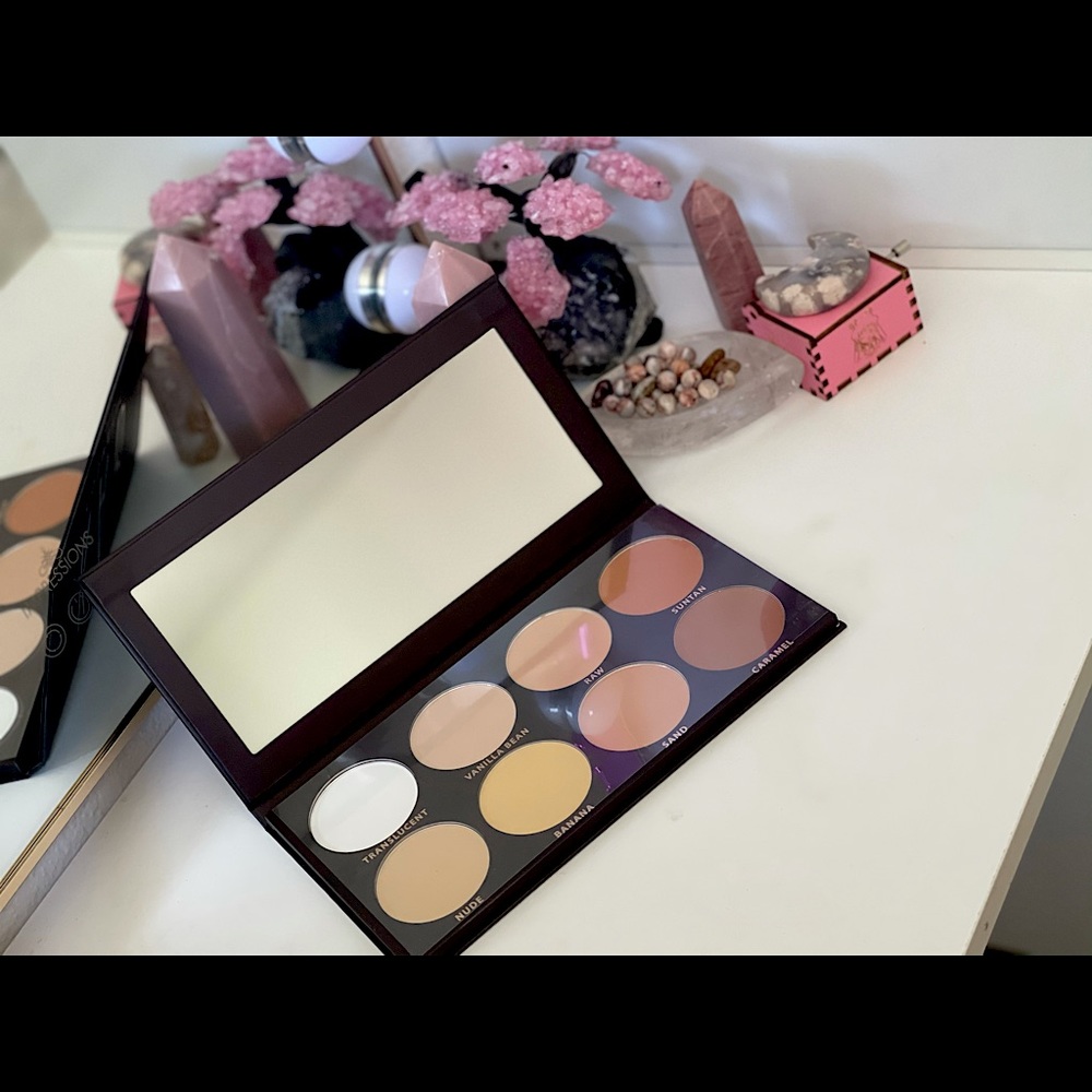 Selling Kab Cosmetics Contour Palette Volume 1.